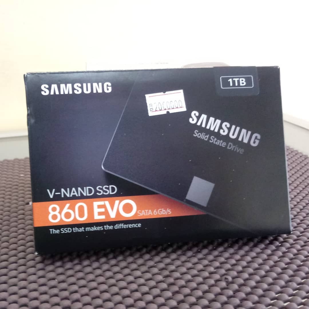 Samsung 860 evo купить. SSD Samsung 860 EVO. Samsung 860 EVO 1tb. SSD Samsung EVO 1tb. SSD Samsung EVO 1tb съемный.