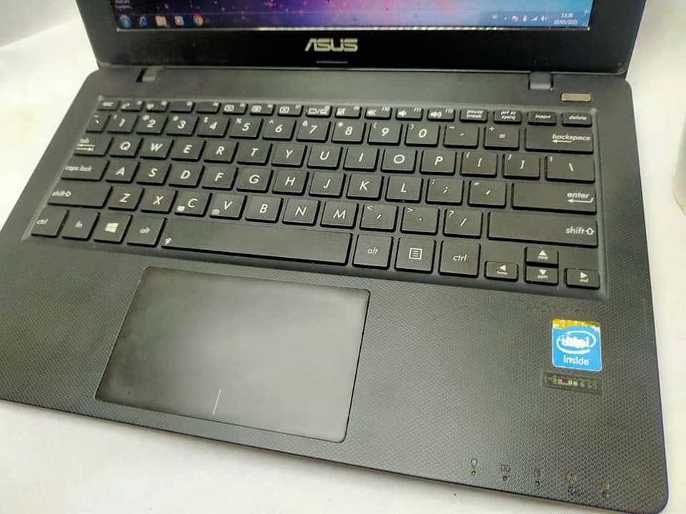 SALE／76%OFF】 Asus X200CA 11.6-Inch (Intel 8) 1007U, Windows Touchscreen  Graphics, Integrated RAM, Webcam, HDD, GB 500 並行輸入 Celeron Black Ultrabook  GB Windowsノート