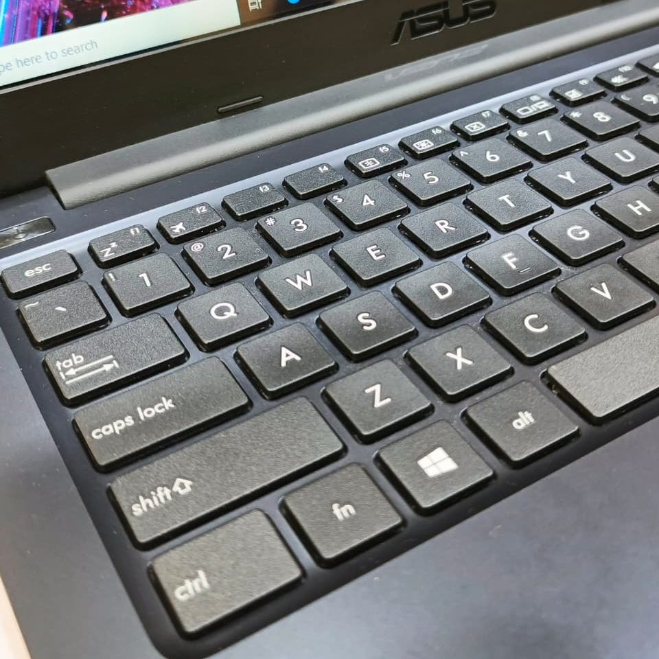 Asus E402Y - 2