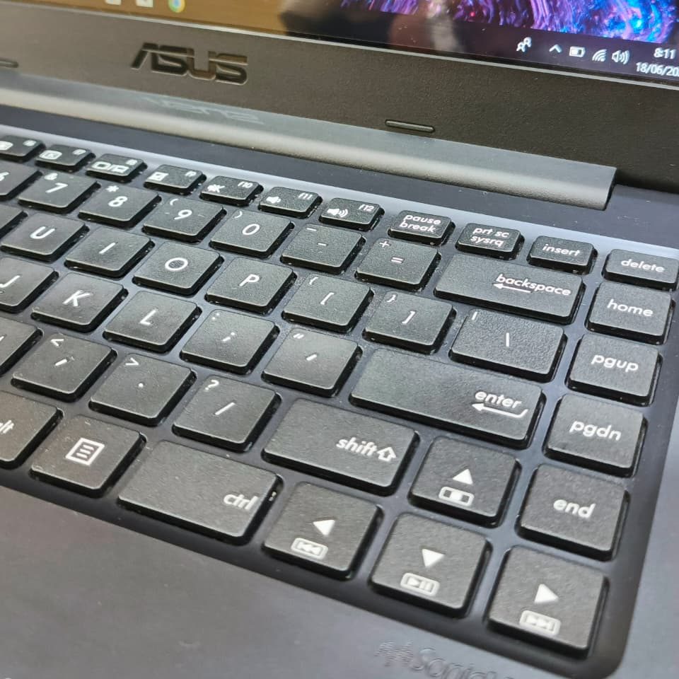 Asus E402Y - 3
