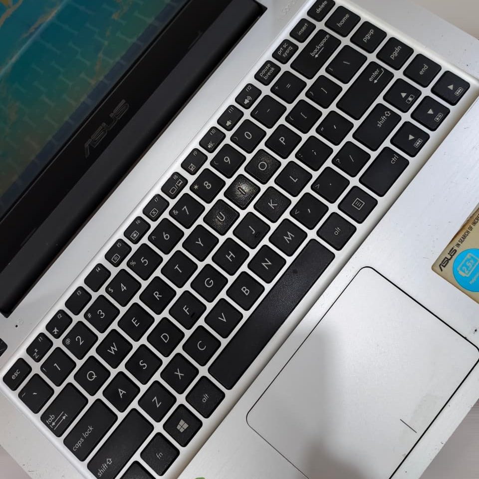 Asus A456U - 4