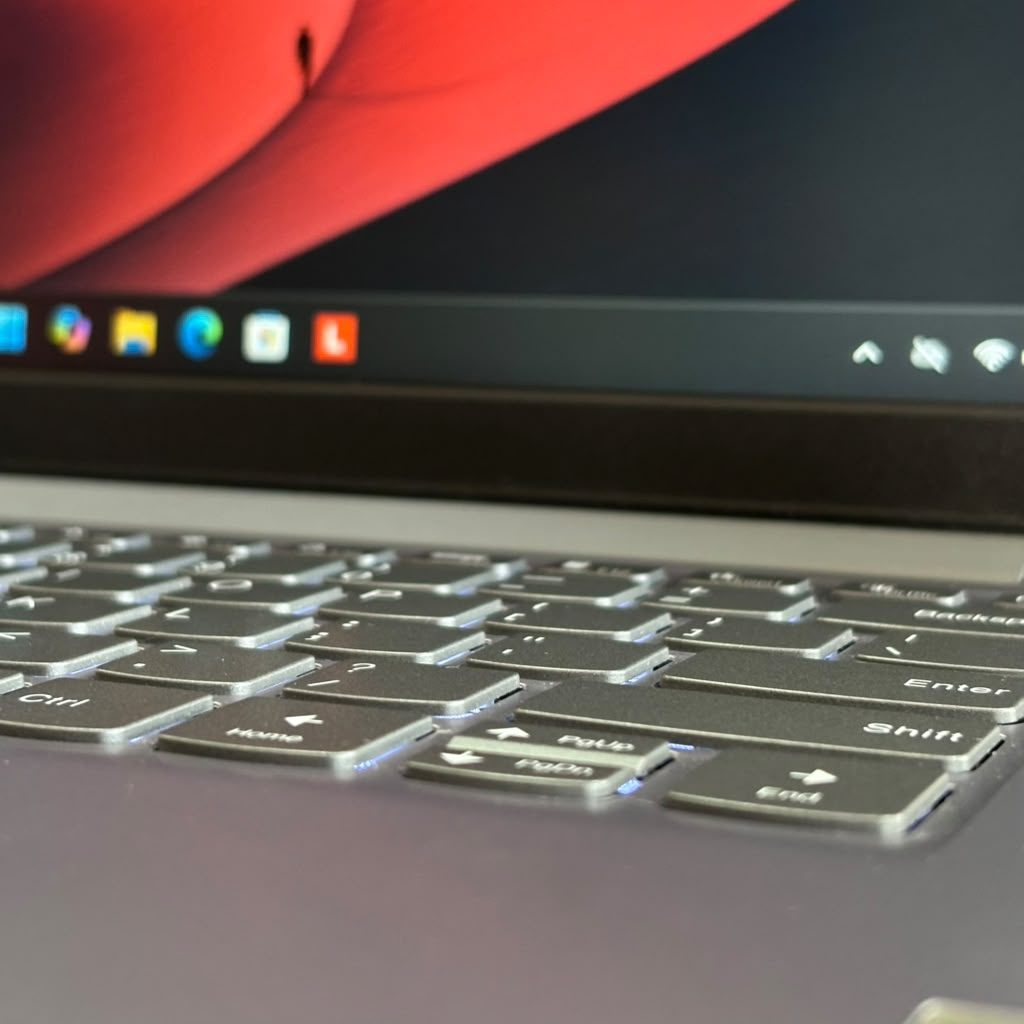 IdeaPad Slim 3 14ABR8_4