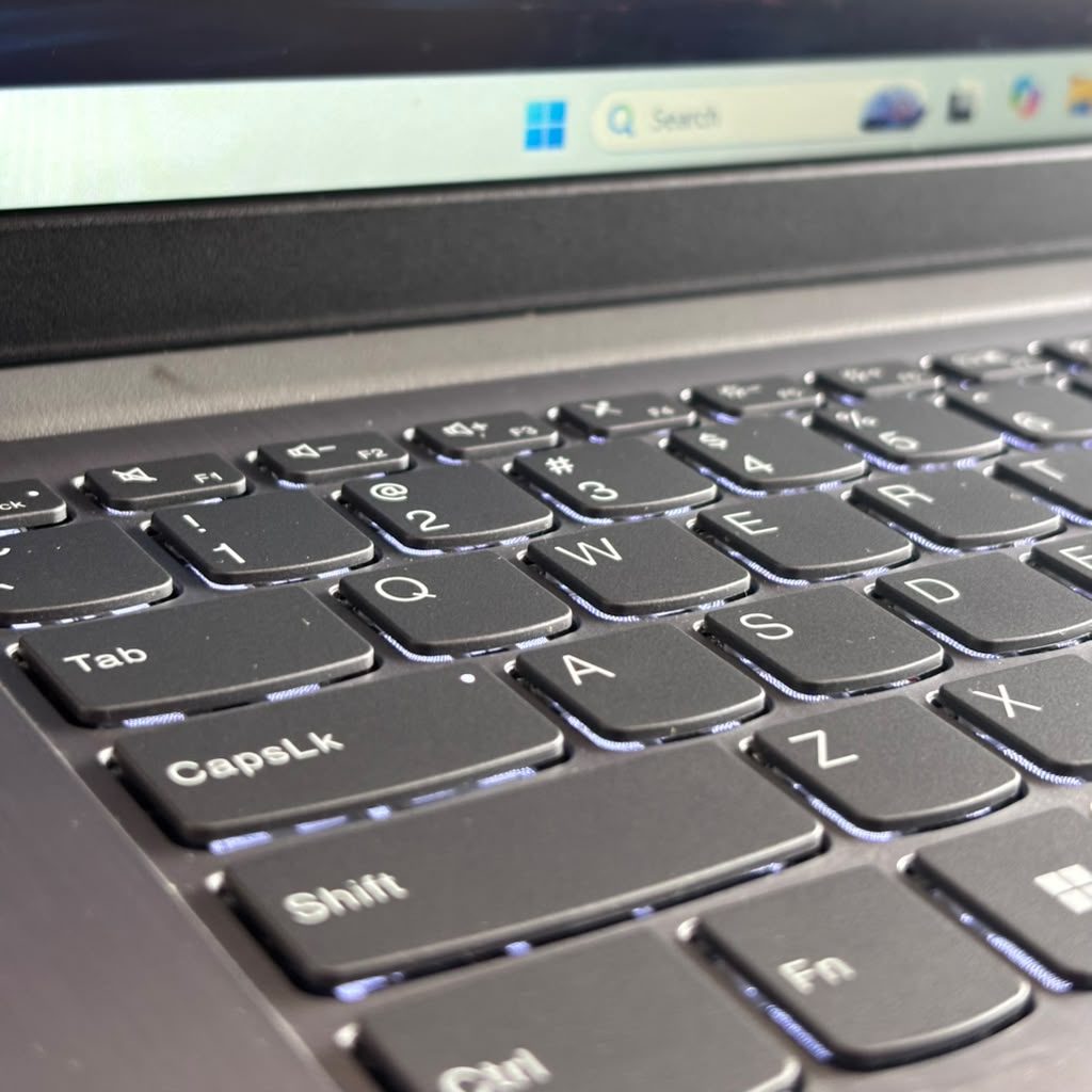Lenovo IdeaPad 3 14IAU7_.4